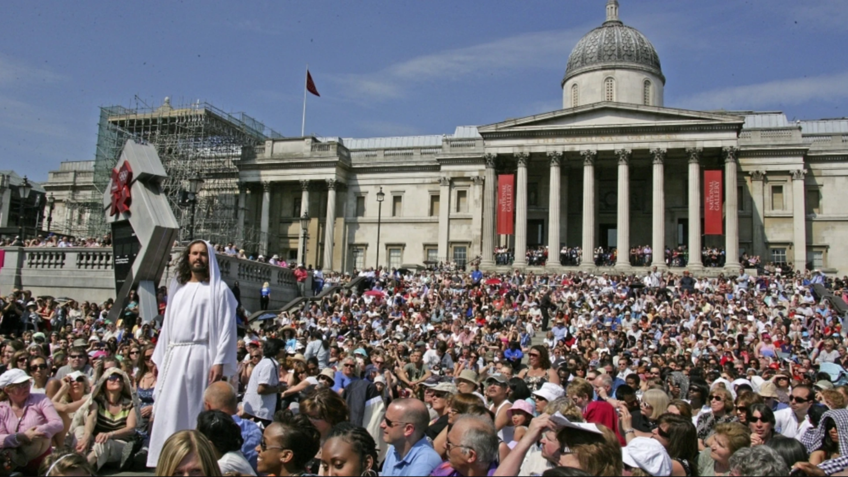 倫敦特拉法加廣場大型戶外受難劇演出。（Photo Credit Wintershall Players）